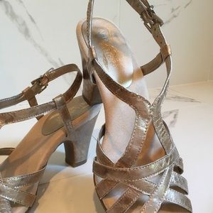 Aerosoles sandals. Size 8.5.
